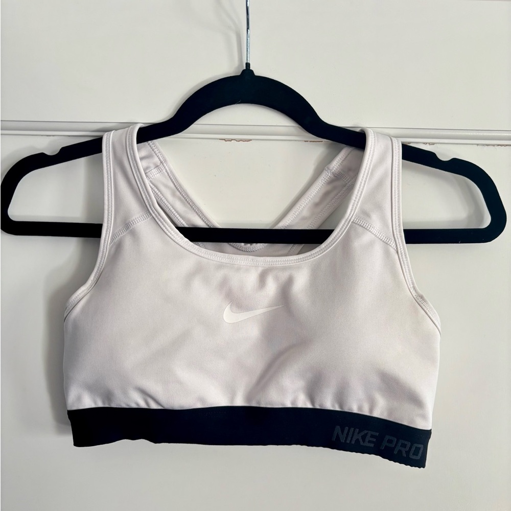 Nike Pro Women's Black and White Sports Bra